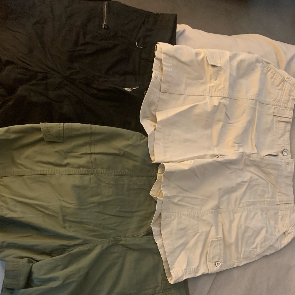 Style and co  Comfort-waist cargo shorts size 14